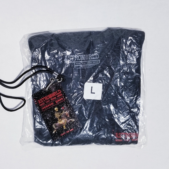 Sz Large - Travis Scott Astroworld Season Pass T-shirt - Black - w/ lanyard NEW - Picture 5 of 9